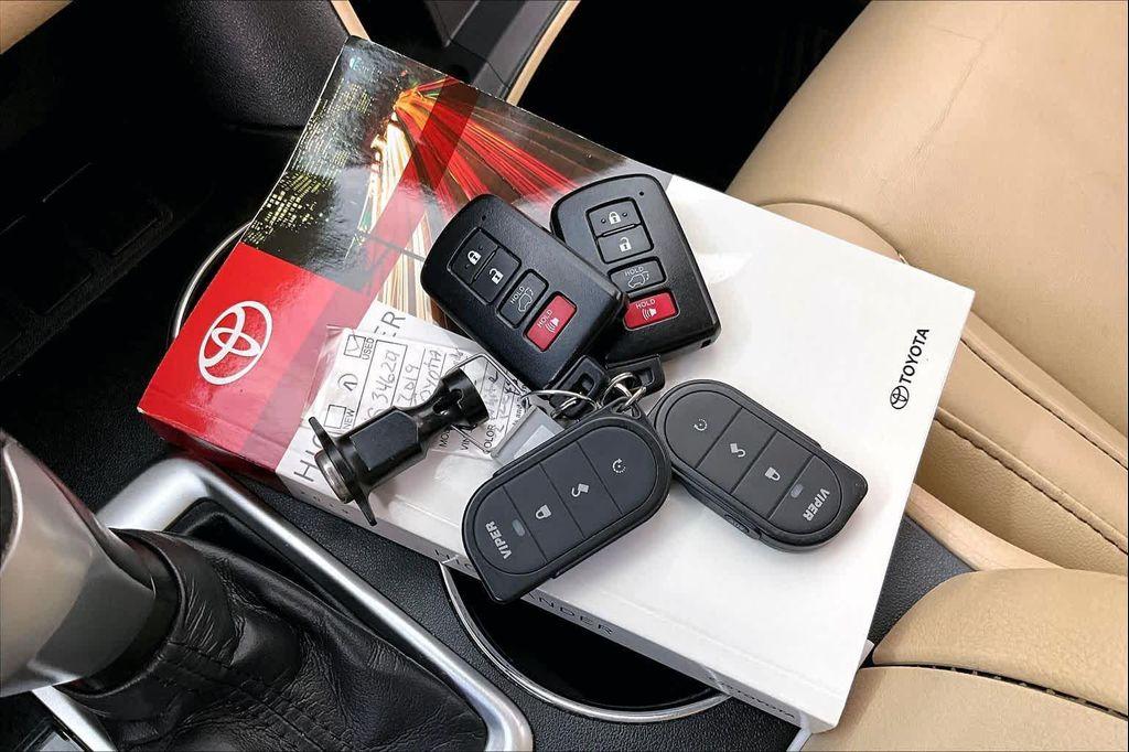 used 2019 Toyota Highlander car, priced at $22,399