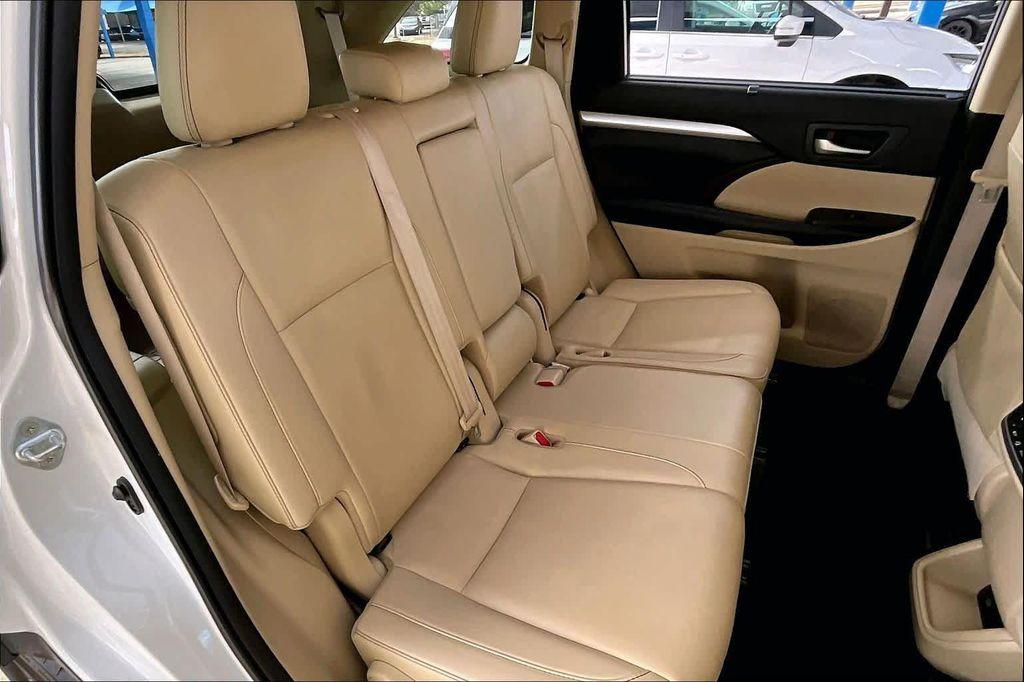 used 2019 Toyota Highlander car, priced at $22,399