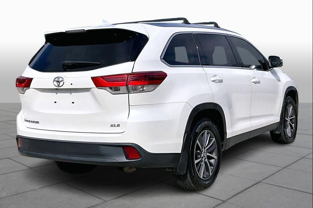 used 2019 Toyota Highlander car, priced at $22,399