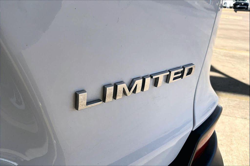 used 2019 Jeep Cherokee car, priced at $17,699