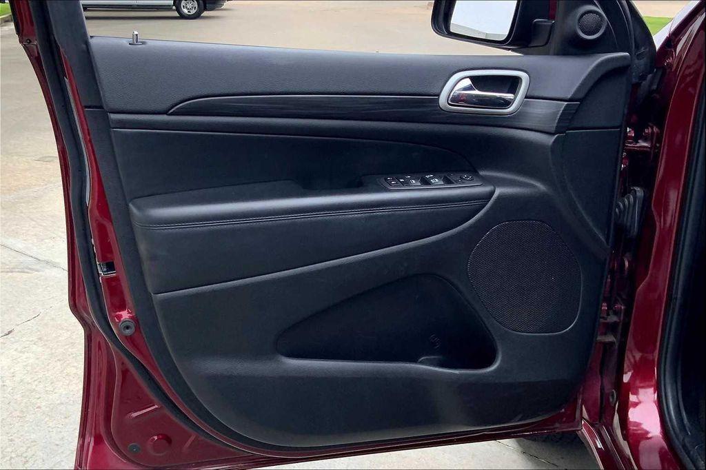 used 2022 Jeep Grand Cherokee car, priced at $20,699