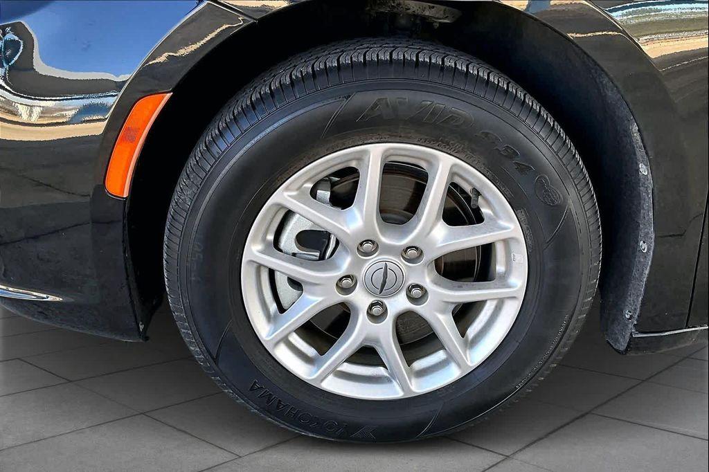 used 2023 Chrysler Pacifica car, priced at $27,899