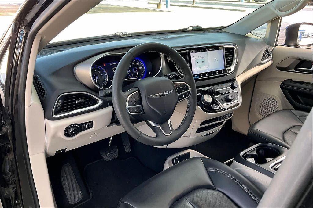 used 2023 Chrysler Pacifica car, priced at $27,899