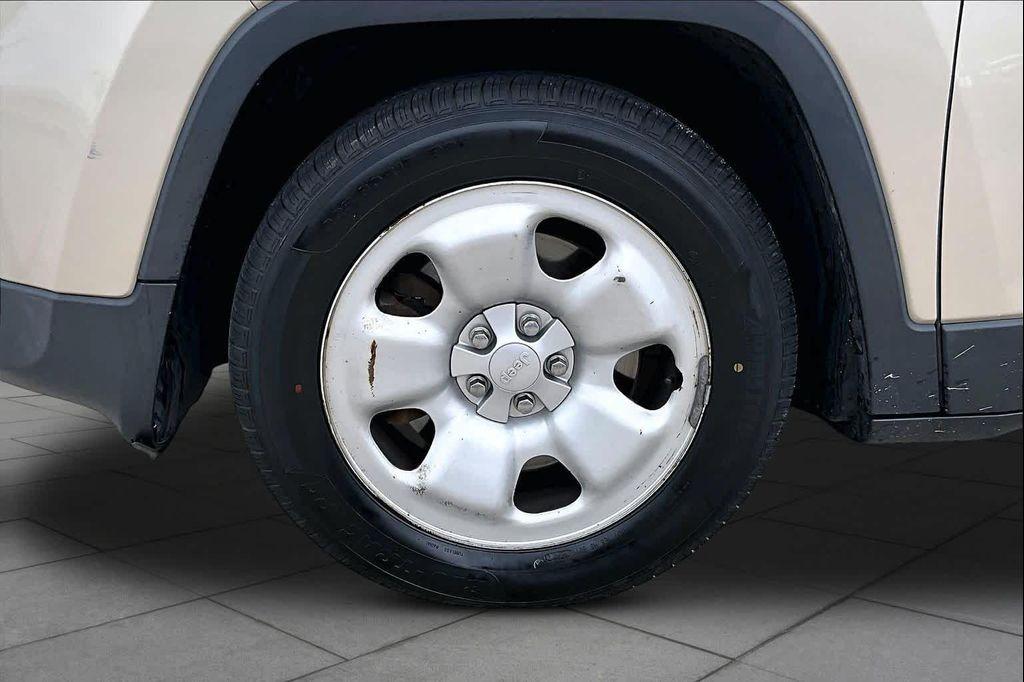 used 2015 Jeep Cherokee car, priced at $9,699