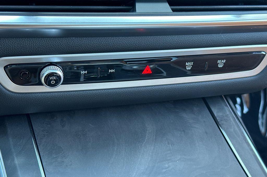 new 2027 BMW X7 car, priced at $100,930