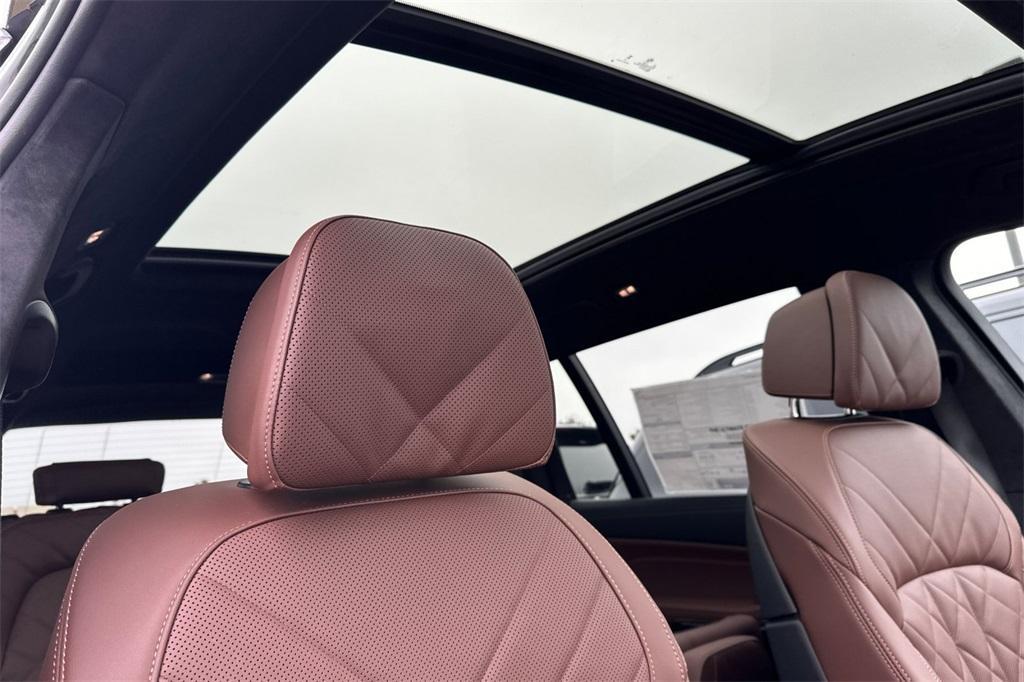 new 2026 BMW X7 car, priced at $101,725