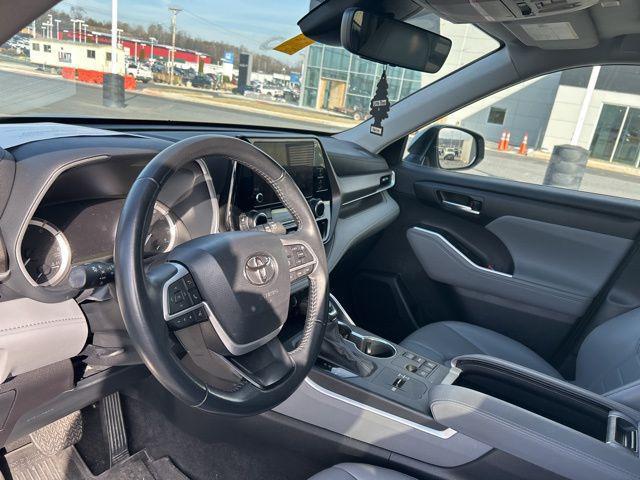 used 2024 Toyota Highlander car, priced at $37,995