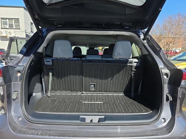 used 2021 Toyota Highlander car, priced at $32,500