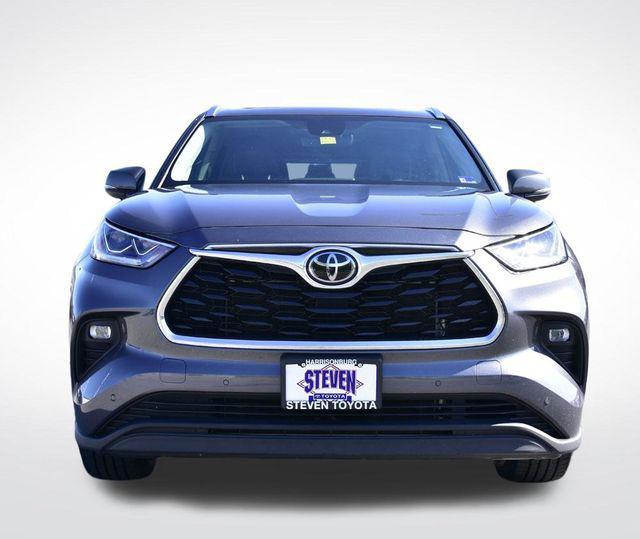 used 2022 Toyota Highlander car, priced at $36,400
