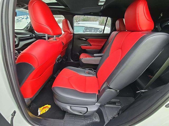 used 2021 Toyota Highlander car, priced at $36,750