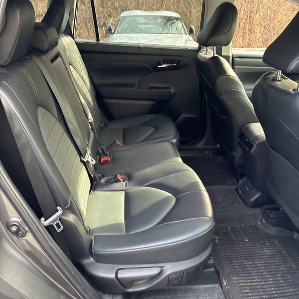 used 2022 Toyota Highlander car, priced at $35,800