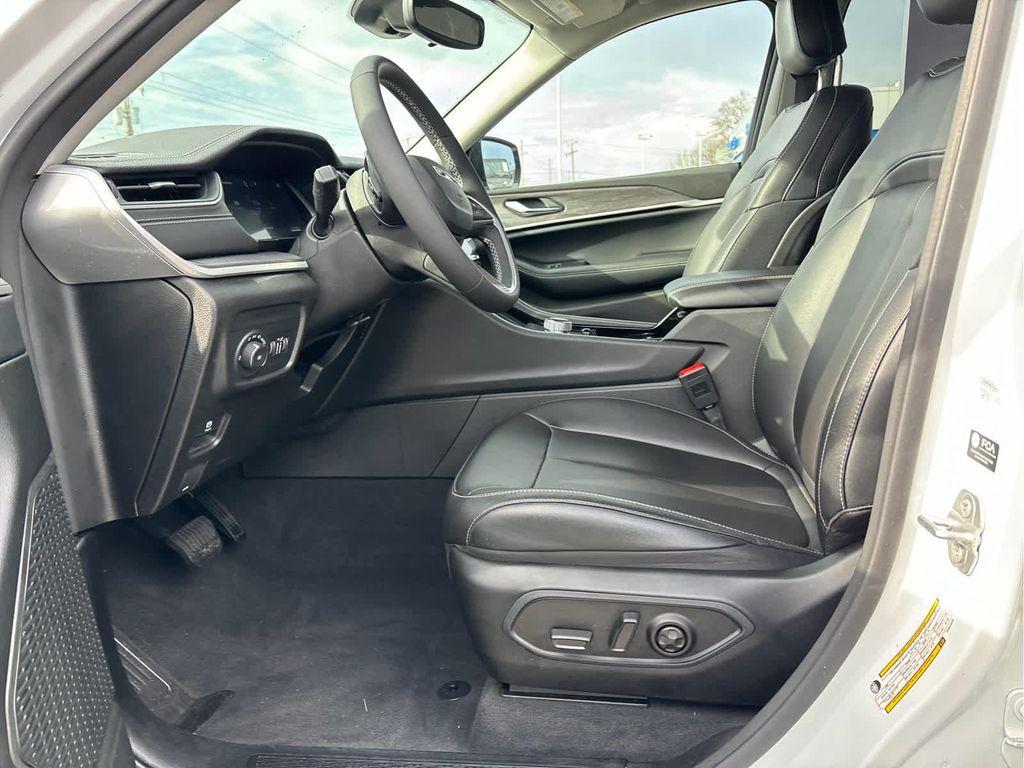 used 2023 Jeep Grand Cherokee car, priced at $32,548