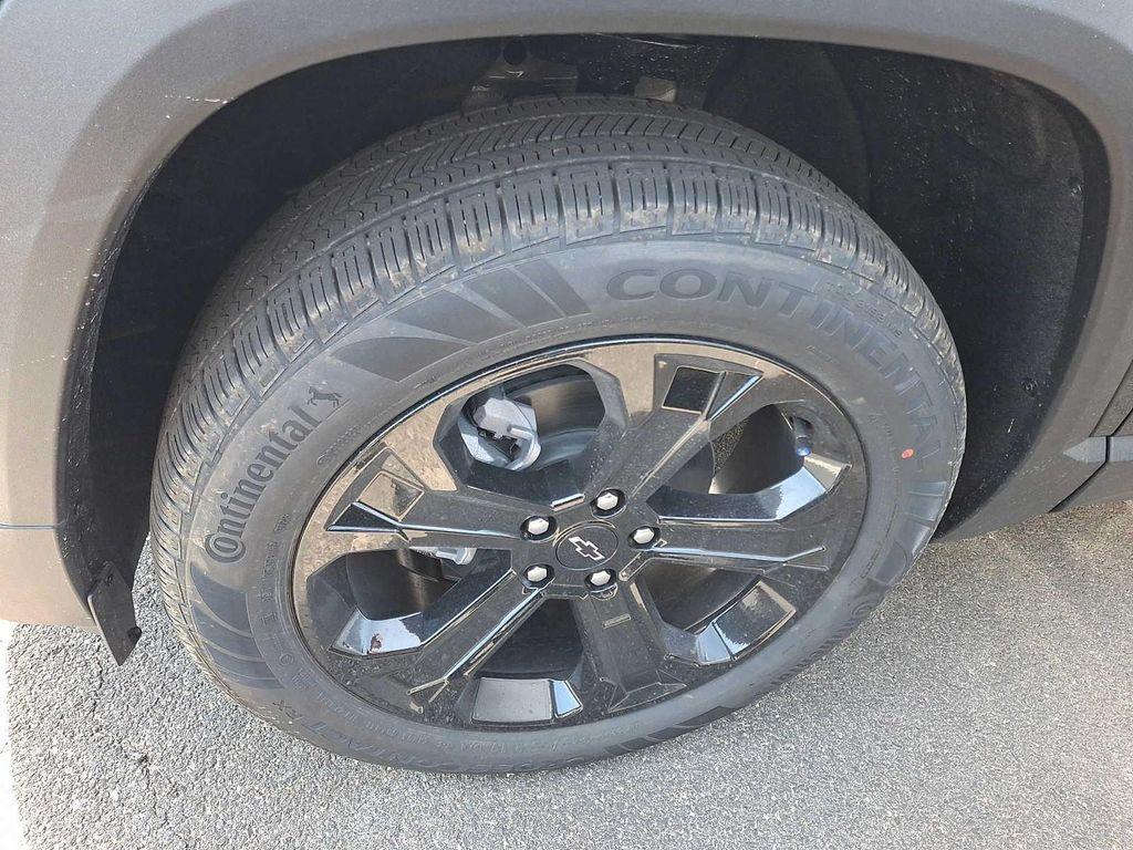 new 2026 Chevrolet Equinox car, priced at $32,165