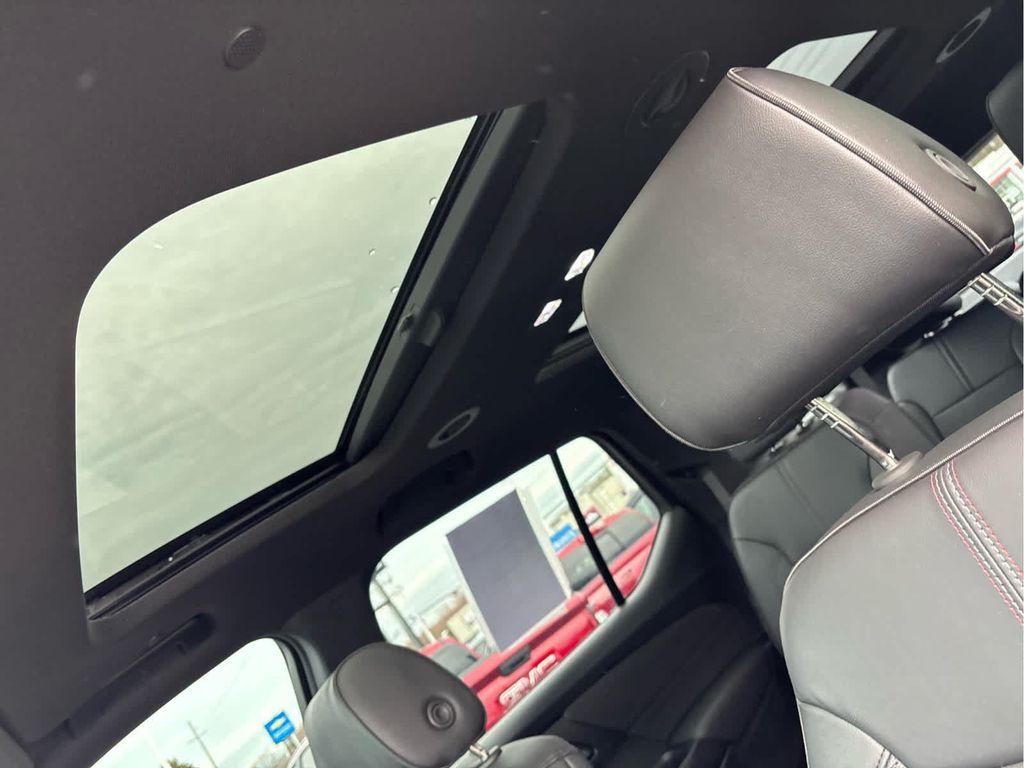 used 2022 Chevrolet Traverse car, priced at $31,295