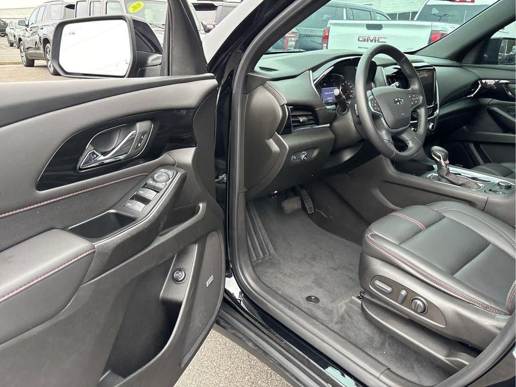 used 2022 Chevrolet Traverse car, priced at $31,295