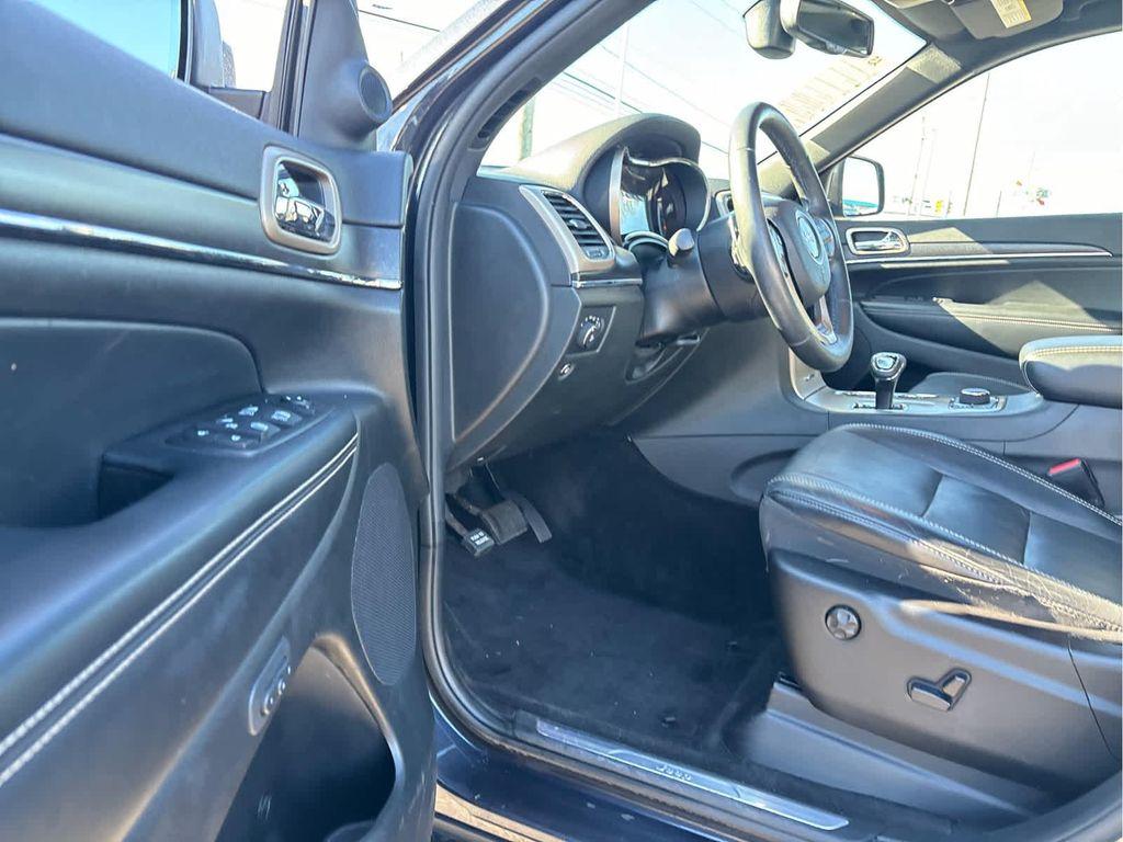 used 2015 Jeep Grand Cherokee car, priced at $17,577