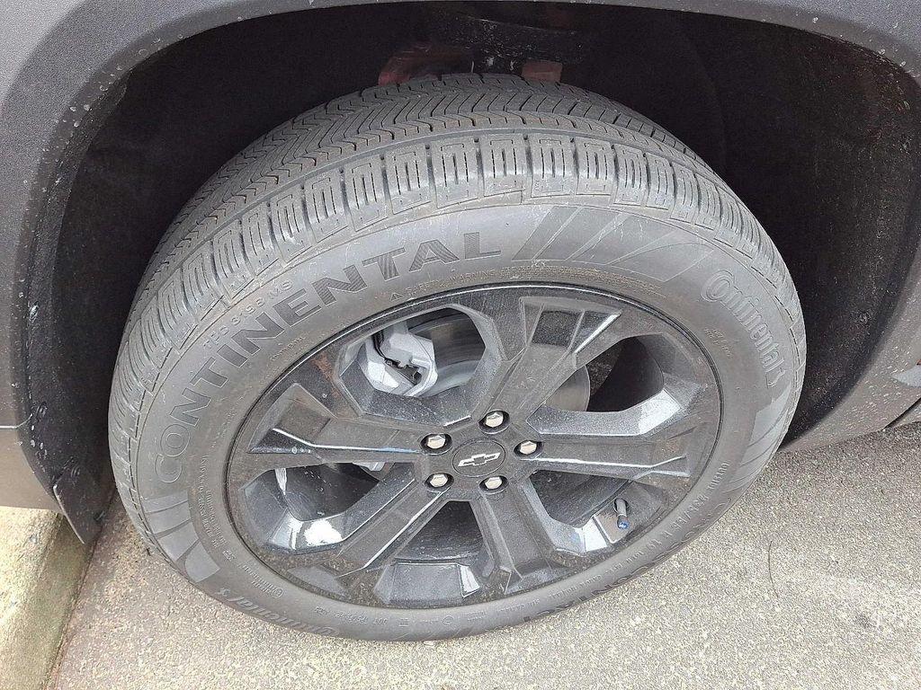 new 2026 Chevrolet Equinox car, priced at $33,068