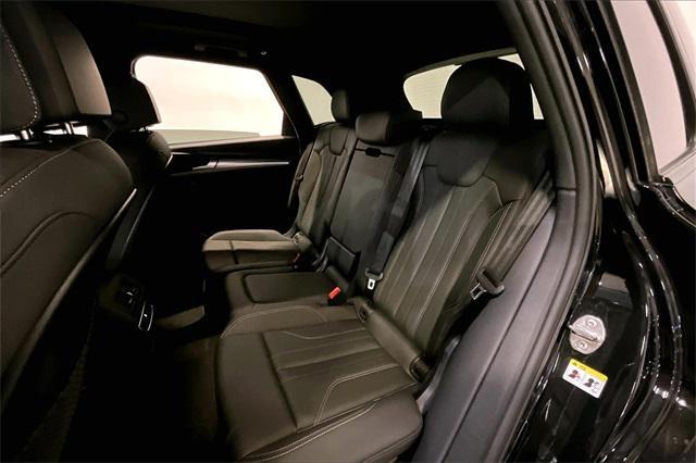 2025 Mythos Black Metallic Audi Q5