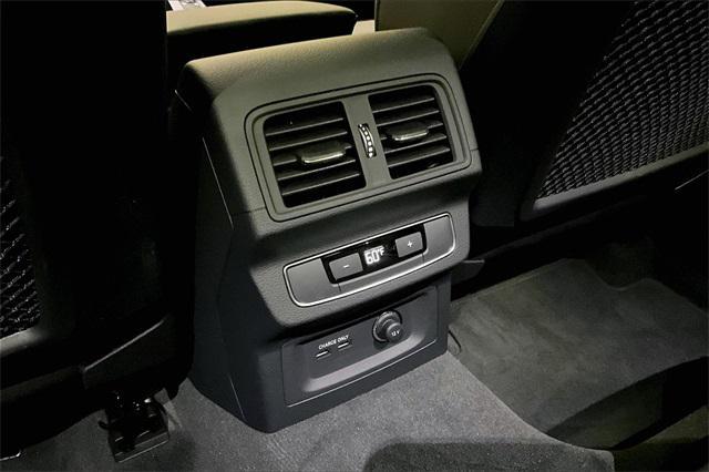 2025 Mythos Black Metallic Audi Q5