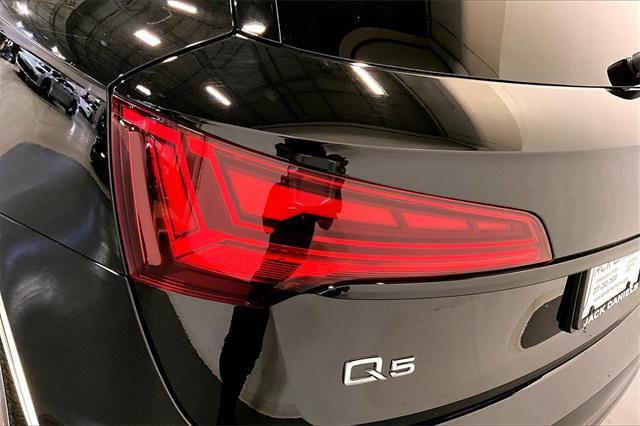 2025 Mythos Black Metallic Audi Q5
