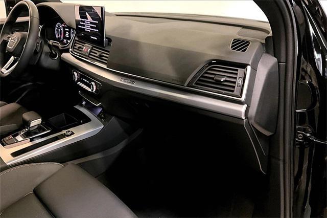2025 Mythos Black Metallic Audi Q5