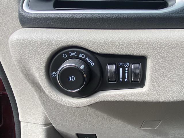 used 2023 Chrysler Pacifica car, priced at $26,275