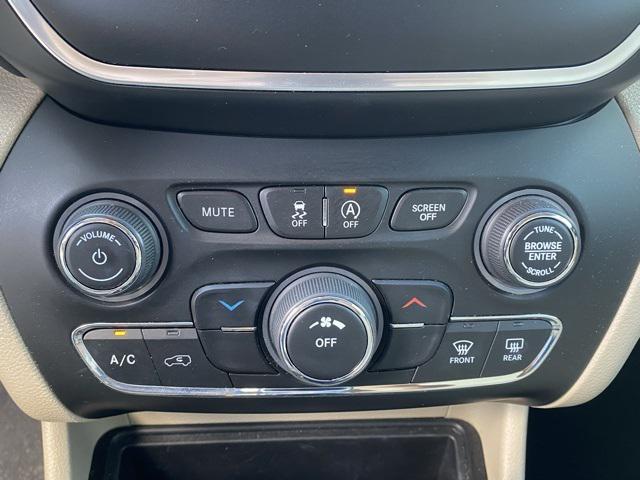 used 2020 Jeep Cherokee car, priced at $16,673