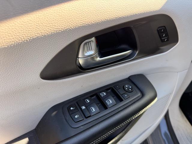 used 2023 Chrysler Pacifica car, priced at $21,025