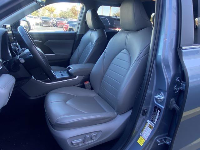 used 2023 Toyota Highlander car, priced at $27,064