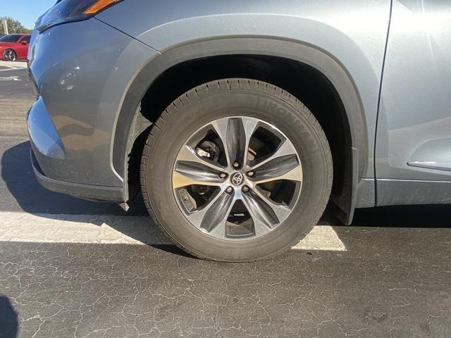 used 2023 Toyota Highlander car, priced at $27,064