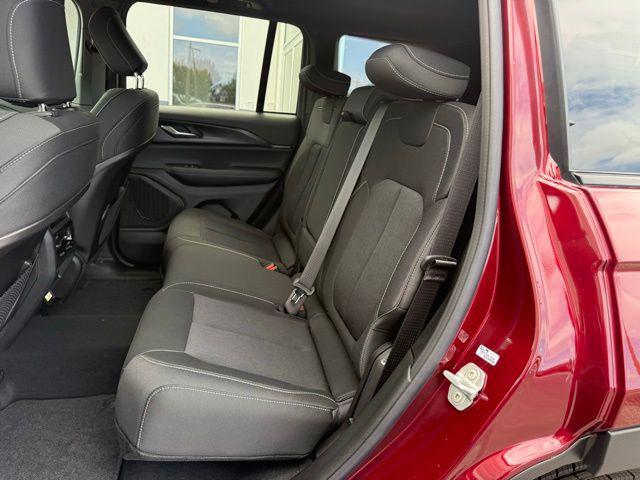 new 2025 Jeep Grand Cherokee car, priced at $32,400