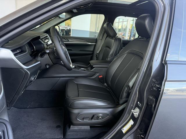 new 2025 Jeep Grand Cherokee car, priced at $48,157