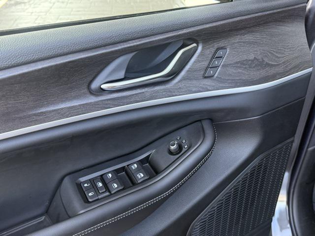 new 2025 Jeep Grand Cherokee car, priced at $48,157