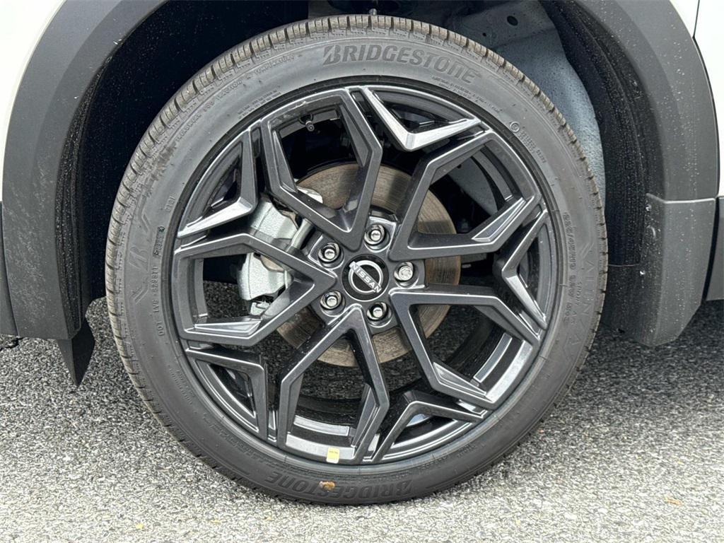 new 2025 Nissan Kicks car, priced at $27,331