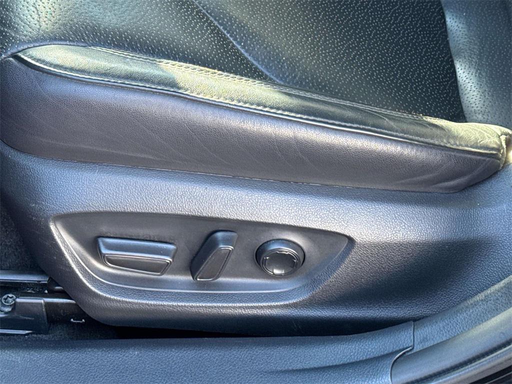 used 2021 Toyota Avalon Hybrid car, priced at $25,599