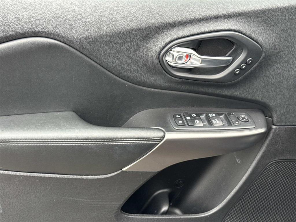 used 2020 Jeep Cherokee car, priced at $18,250