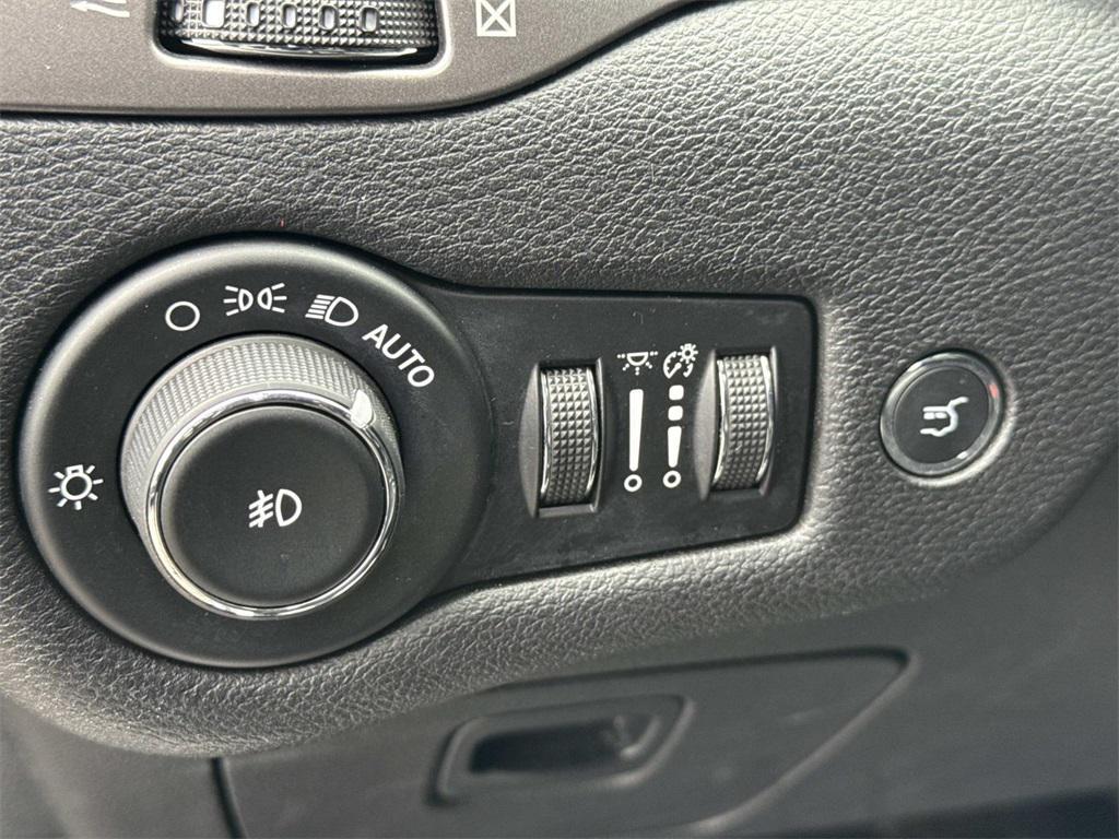 used 2020 Jeep Cherokee car, priced at $18,250