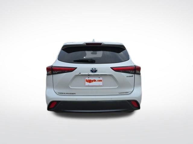 used 2023 Toyota Highlander car, priced at $39,995