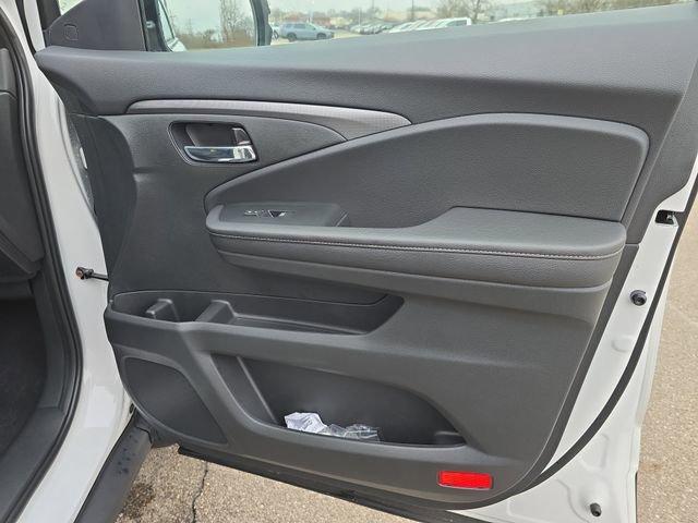 used 2025 Honda Ridgeline car, priced at $37,800