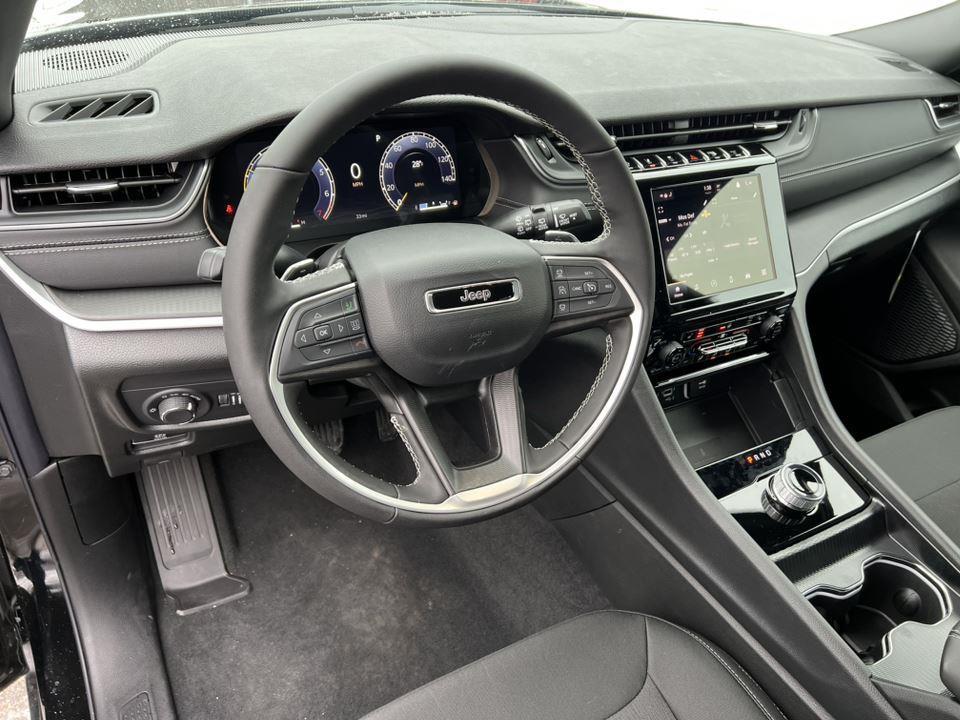 new 2025 Jeep Grand Cherokee car, priced at $40,648