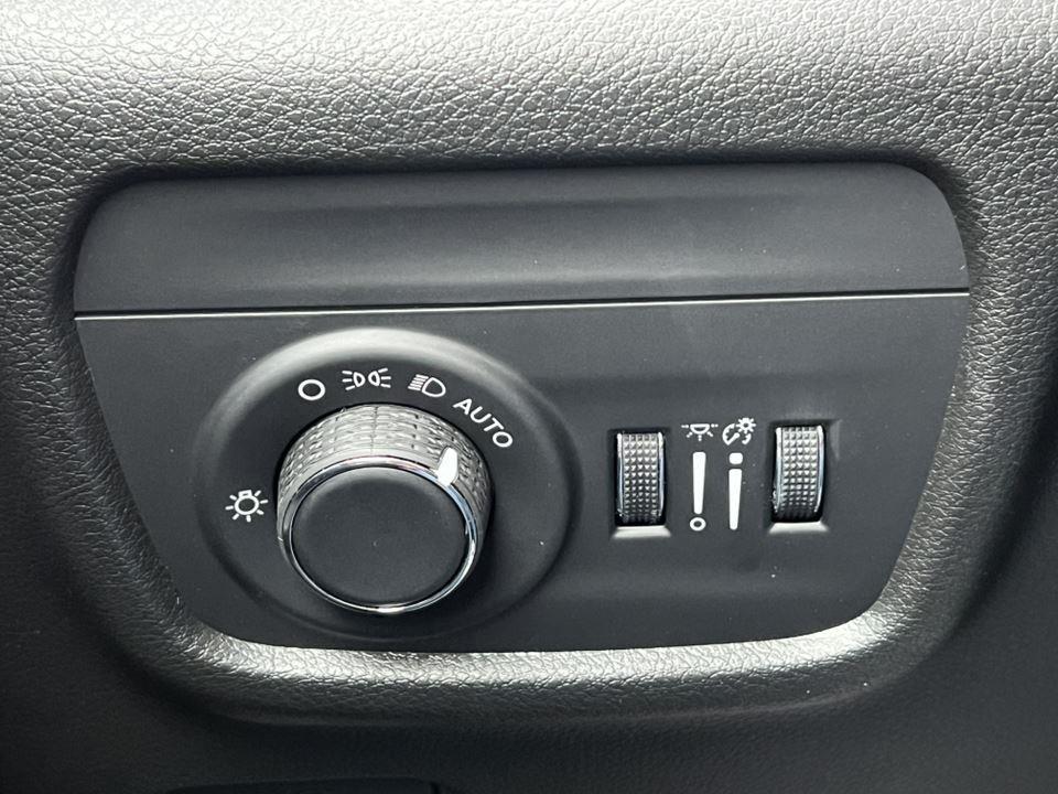 new 2025 Jeep Grand Cherokee car, priced at $40,648