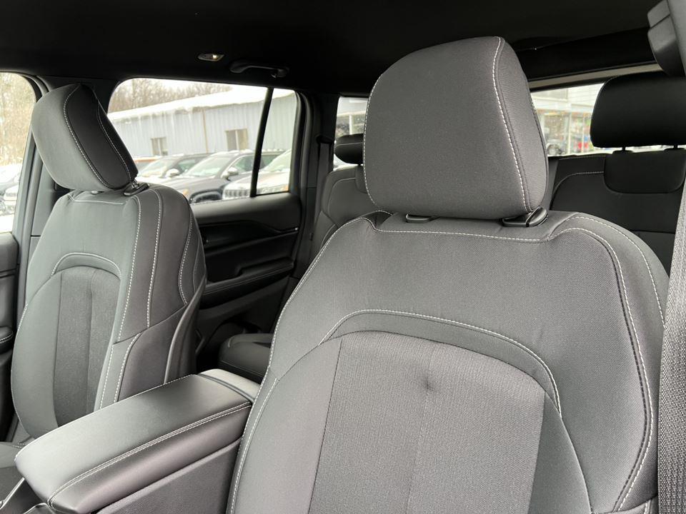 new 2025 Jeep Grand Cherokee car, priced at $40,648