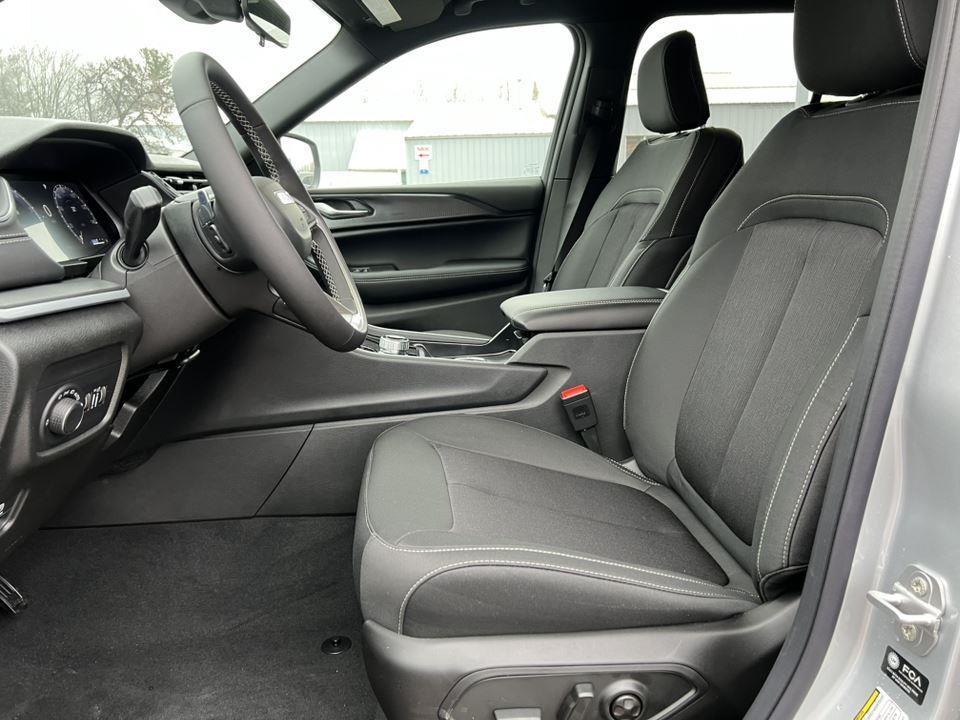 new 2025 Jeep Grand Cherokee car, priced at $41,398