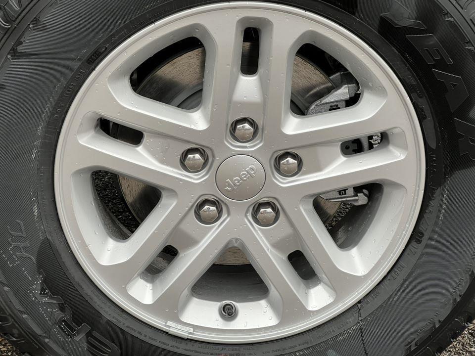 new 2025 Jeep Grand Cherokee car, priced at $41,398