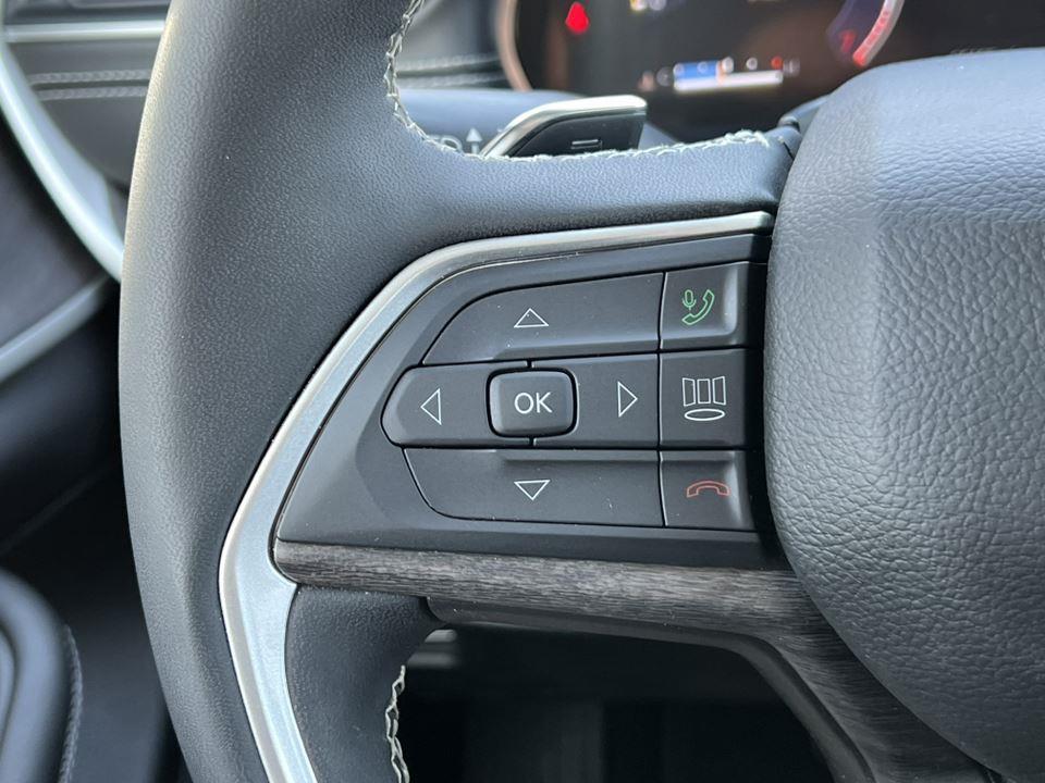 used 2024 Jeep Grand Cherokee car, priced at $35,990