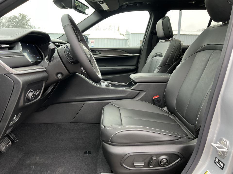 new 2025 Jeep Grand Cherokee car, priced at $51,833