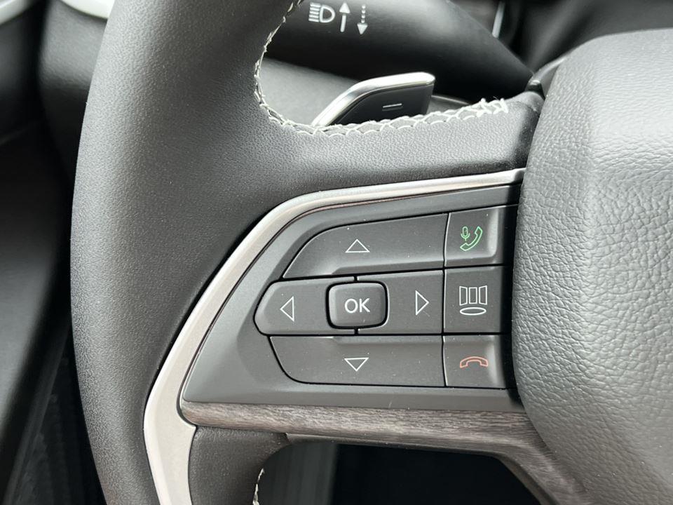 new 2025 Jeep Grand Cherokee car, priced at $44,590