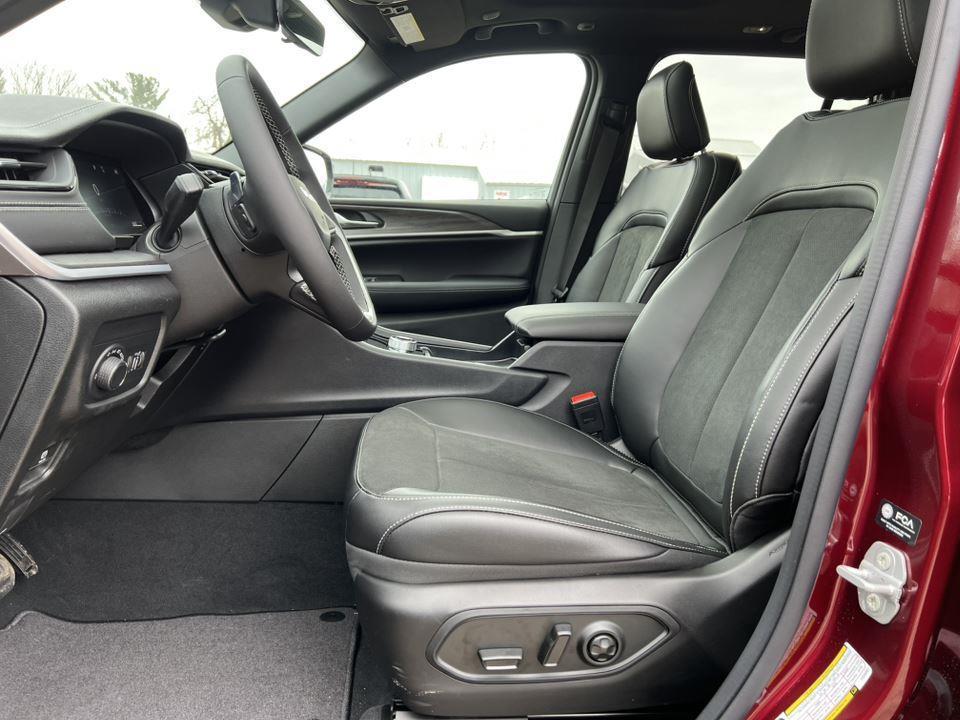 new 2026 Jeep Grand Cherokee car, priced at $46,750