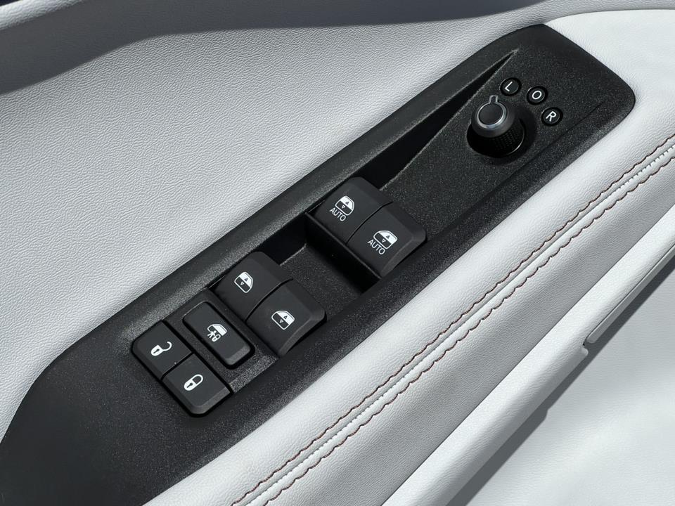 new 2026 Jeep Cherokee car, priced at $42,473
