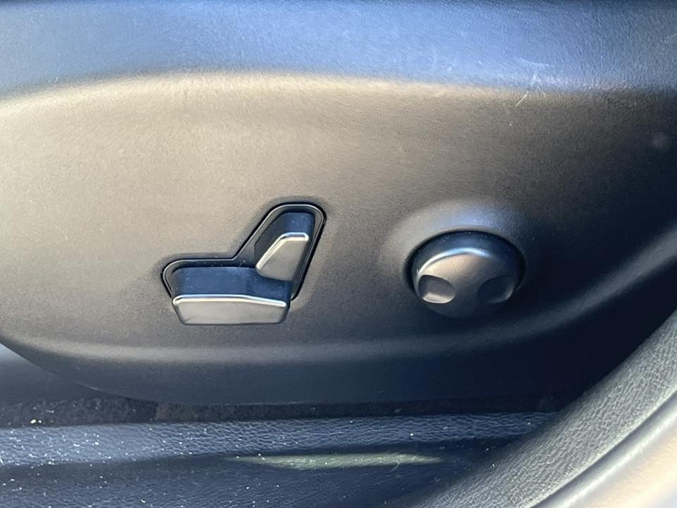 used 2023 Jeep Cherokee car, priced at $23,990